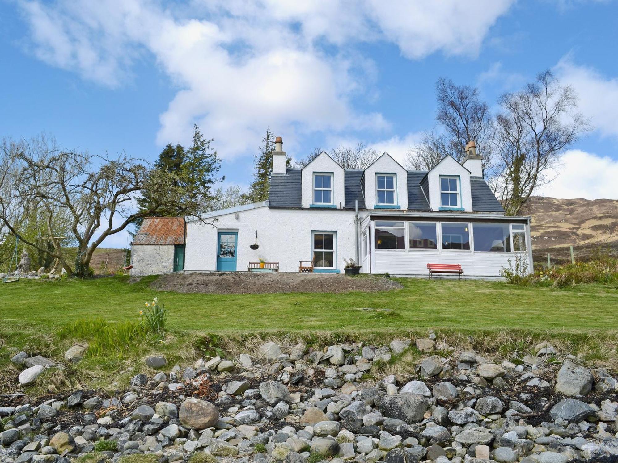 Loch Shore Cottage Dornie Exterior photo