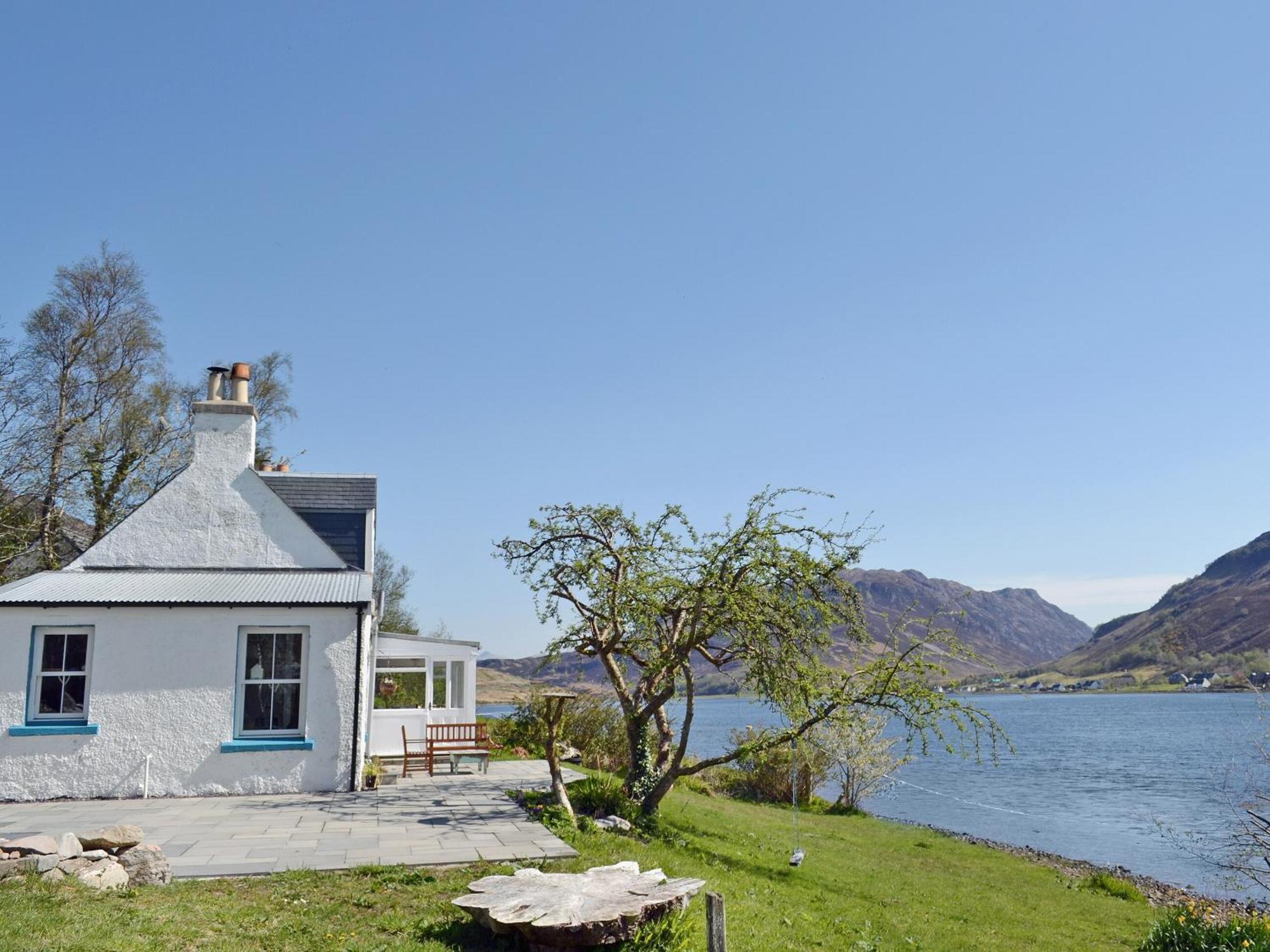 Loch Shore Cottage Dornie Exterior photo