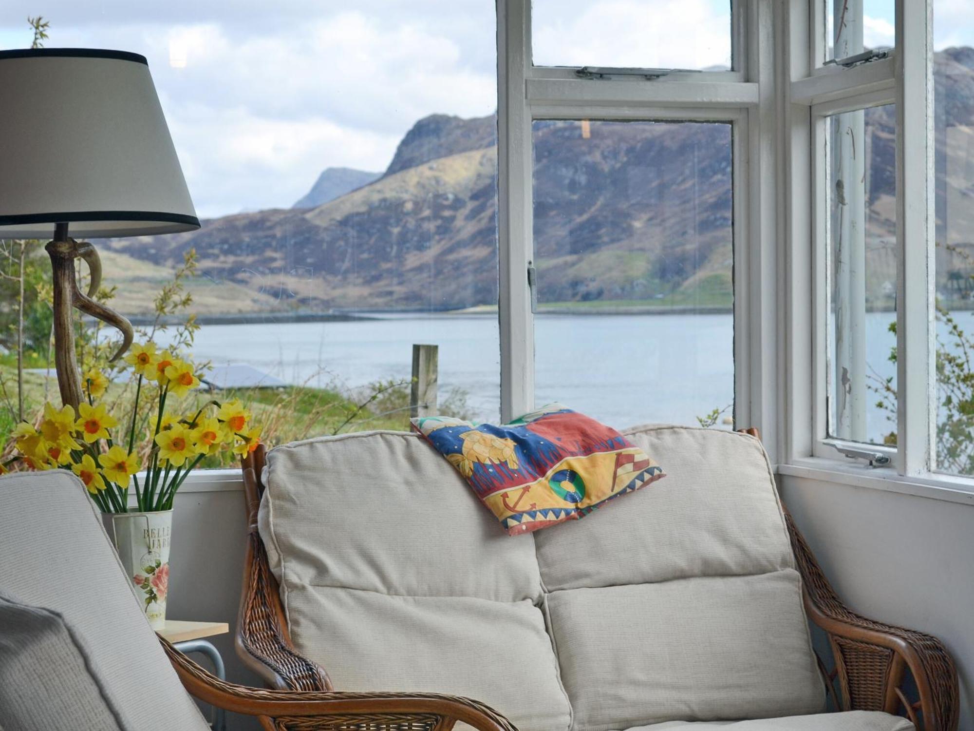 Loch Shore Cottage Dornie Exterior photo